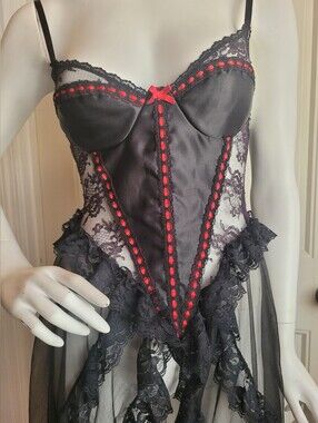 Vintage 80s Juliara Black and Red Lace Bustier Nightdress M